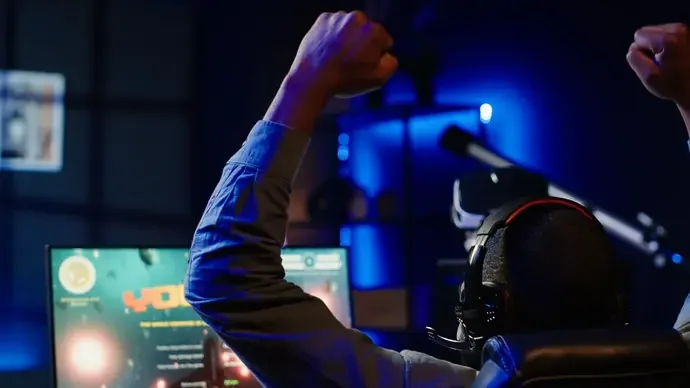 Tragamonedas con RTP alto en 2026, bobinas brillantes en un casino moderno